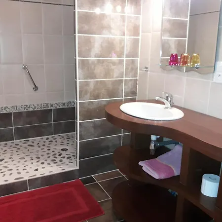 D Hotes Azkena Couette-café 3*